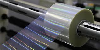 Is de laserfilmlaminaatkleefstof compatibel met de materialen die worden gelamineerd?